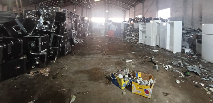 Els Mossos d’Esquadra tanquen un Centre de Tractament de Residus a Sant Boi de Llobregat